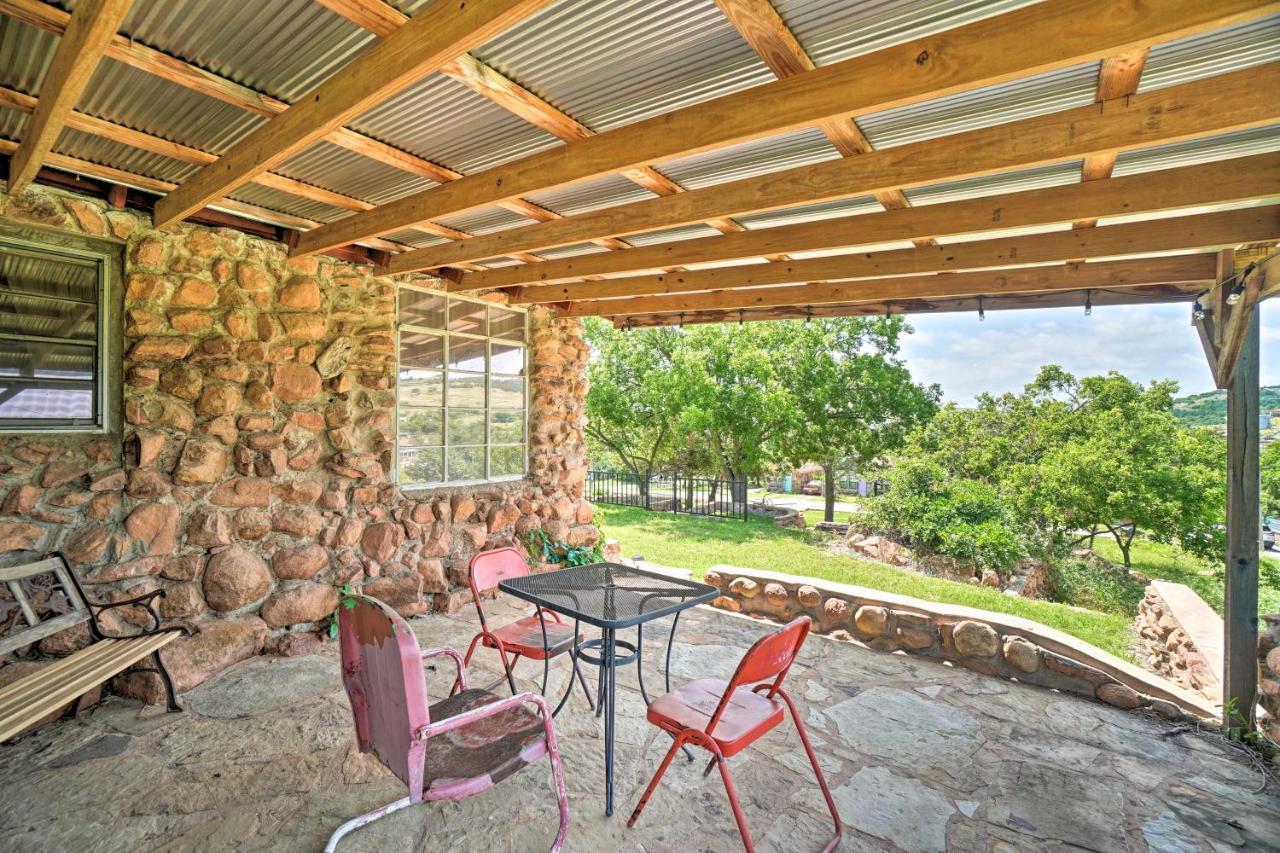 Enchanting Hilltop Cottage In Medicine Park! Εξωτερικό φωτογραφία