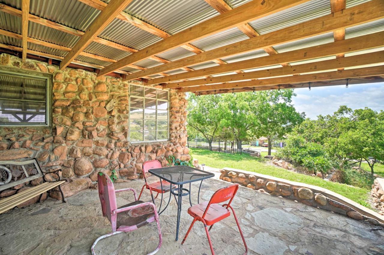 Enchanting Hilltop Cottage In Medicine Park! Εξωτερικό φωτογραφία