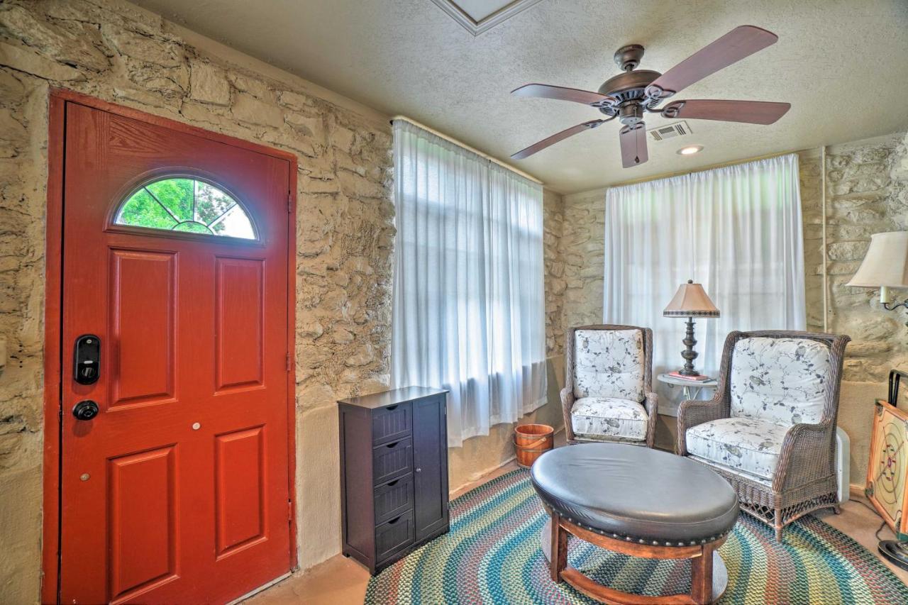 Enchanting Hilltop Cottage In Medicine Park! Εξωτερικό φωτογραφία